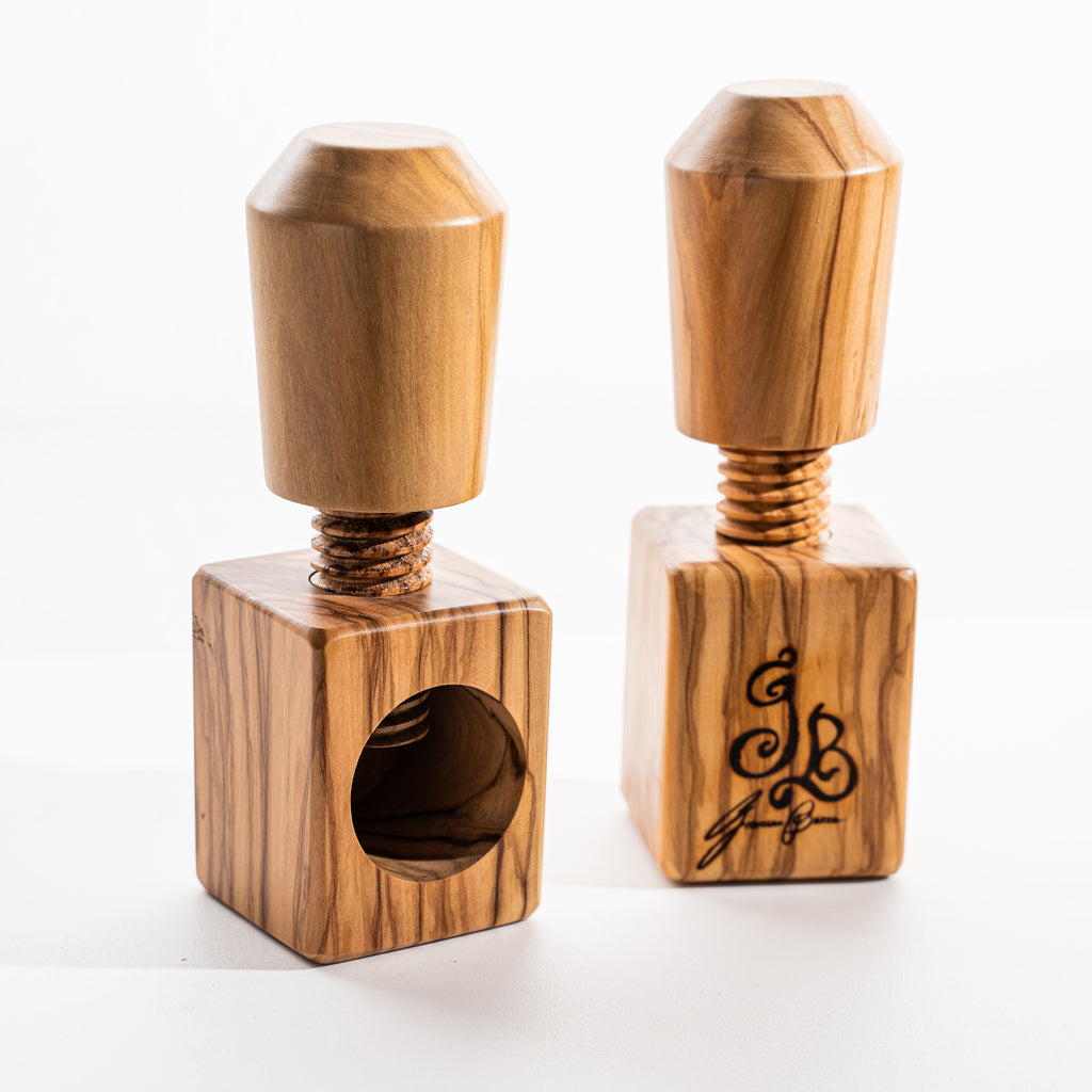 Schiaccianoci a vite in legno