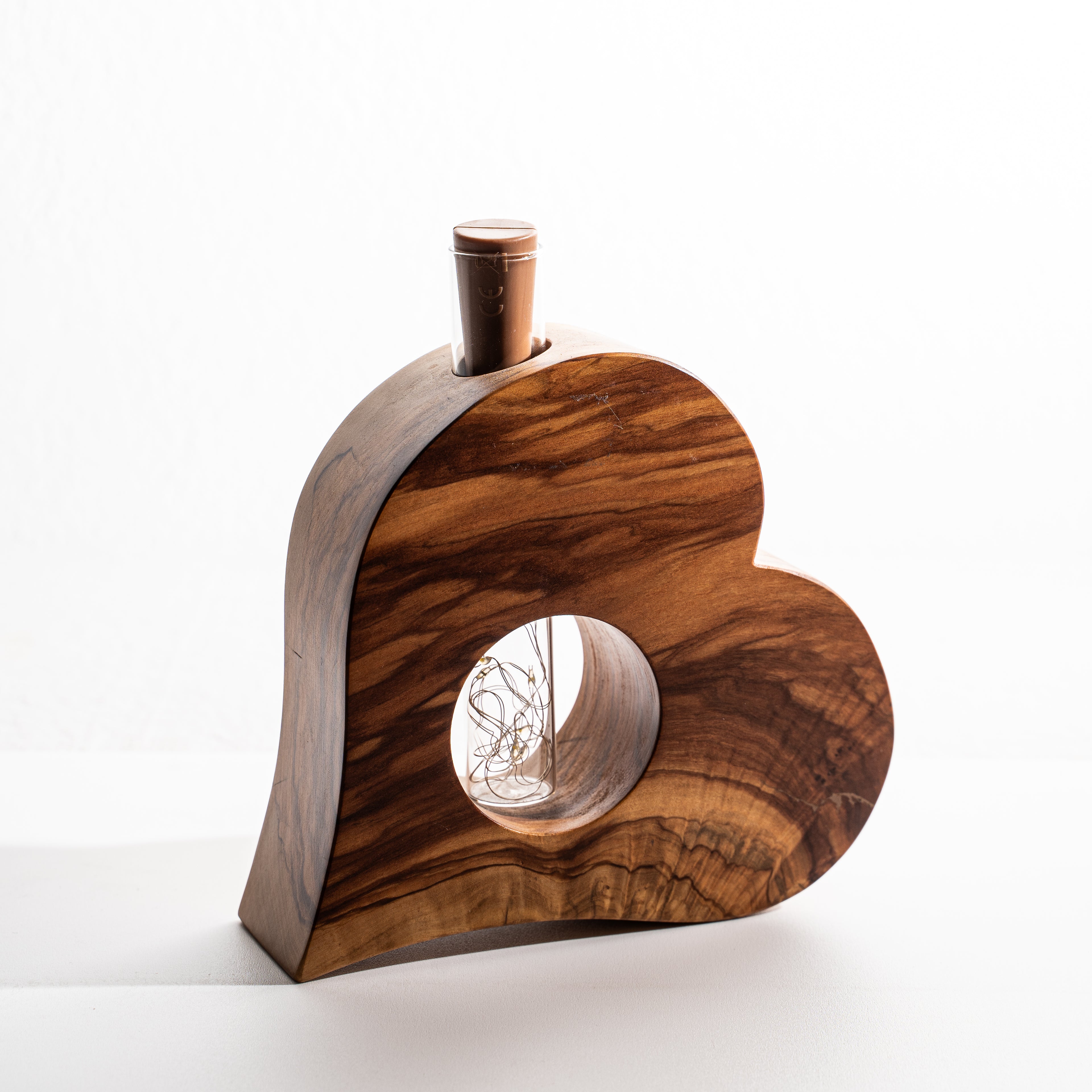 Cuore in Legno con Ampollina LED - Decorazione Artigianale