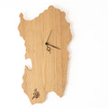 Orologio in legno con la forma della Sardegna - Realizzato a mano artigianalmente da Falegnameria Barra Samugheo